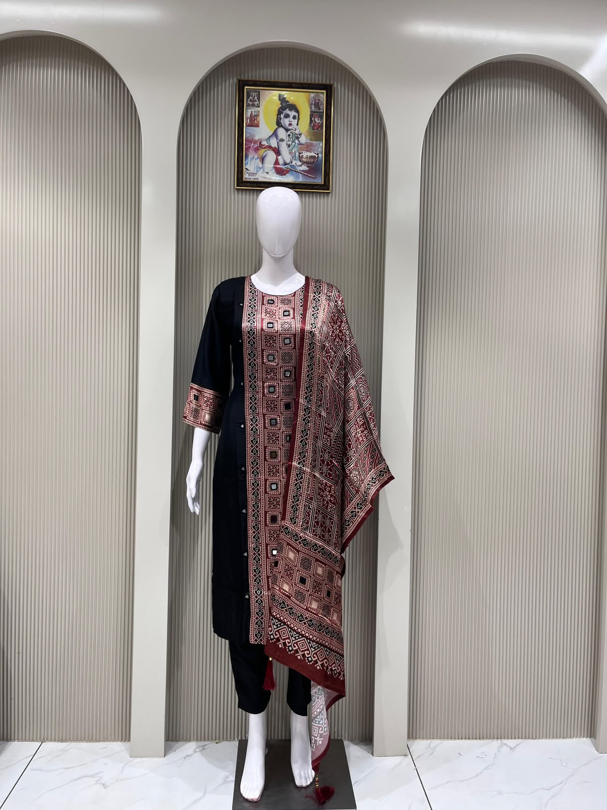 STUNNING GAJI SILK HAND WORK - Image 2