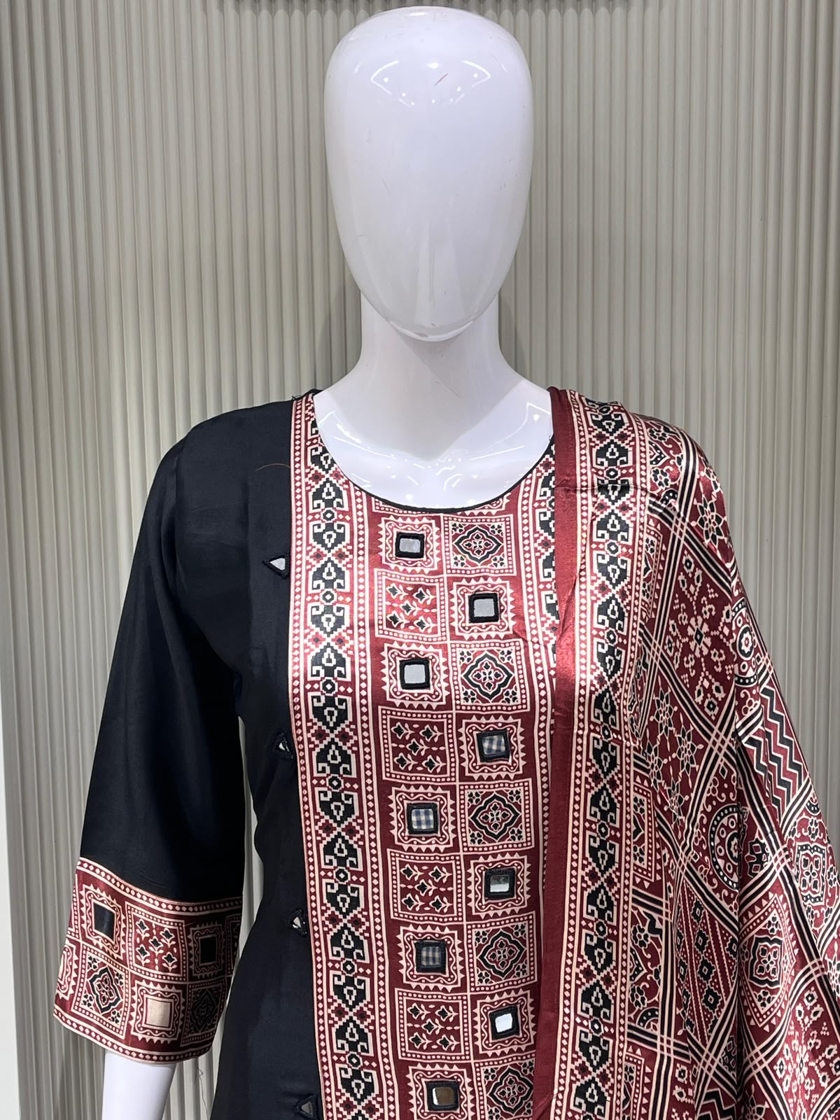 STUNNING GAJI SILK HAND WORK