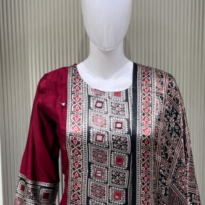 STUNNING GAJI SILK HAND WORK