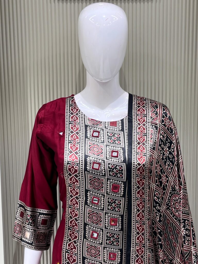 STUNNING GAJI SILK HAND WORK